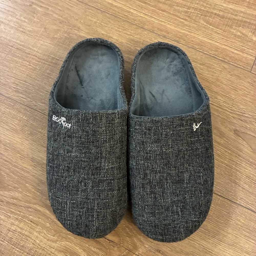 ErgoFoot unisex Cozy Gray Slippers, women 8 , men 6